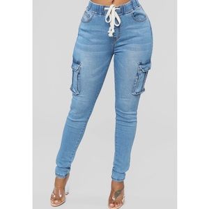Fashion Nova cargo jeans ⭐️ NWT ⭐️ medium blue wash. Size: L